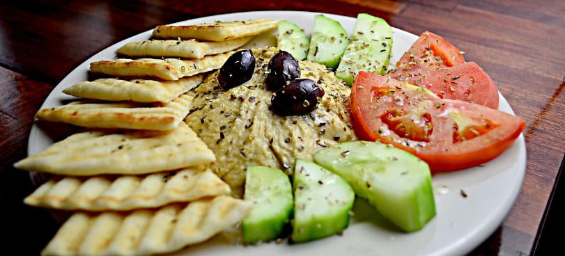 platos saludables para llevar, hummus y verdura