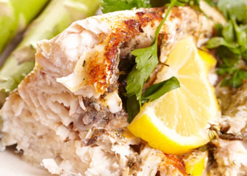 Recetas para bajar de peso de Darryl Pescado al horno con limón y ajo