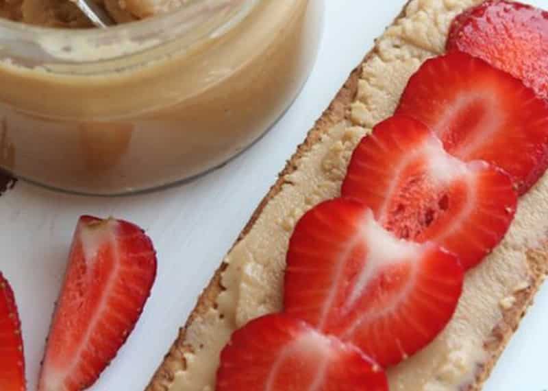 Recetas para bajar de peso de Darryl Tostada integral con mantequilla de maní y fresas